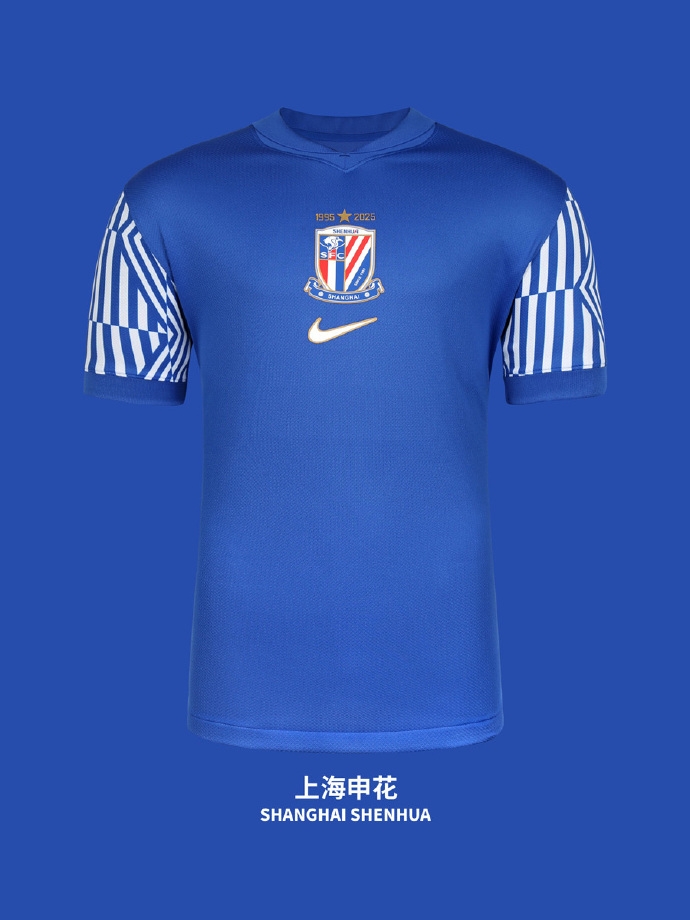 ag九游会亚洲真人第一品牌大受欢迎，申花球迷排长龙购买新赛季球衣及装备