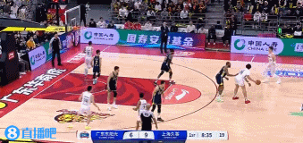 九游会j9官网真人游戏第一品牌节目效果拉满了😂王哲林假转身戏耍吉伦沃特 加罚却三不沾