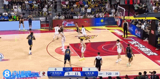 j9九游真人游戏第一品牌登录入口发带都扣飞了🤯莫兰德霸王步直冲篮筐 隔着王哲林单臂暴扣