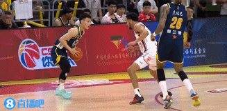 j9九游真人游戏第一品牌登录入口发带都扣飞了🤯莫兰德霸王步直冲篮筐 隔着王哲林单臂暴扣