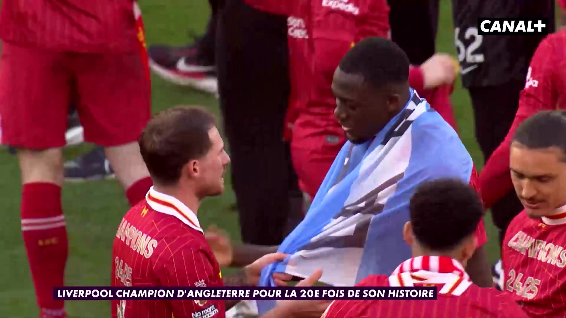 j9九游会老哥俱乐部交流让我咋回国家队😂麦卡利斯特给法国国脚科纳特披上阿根廷国旗