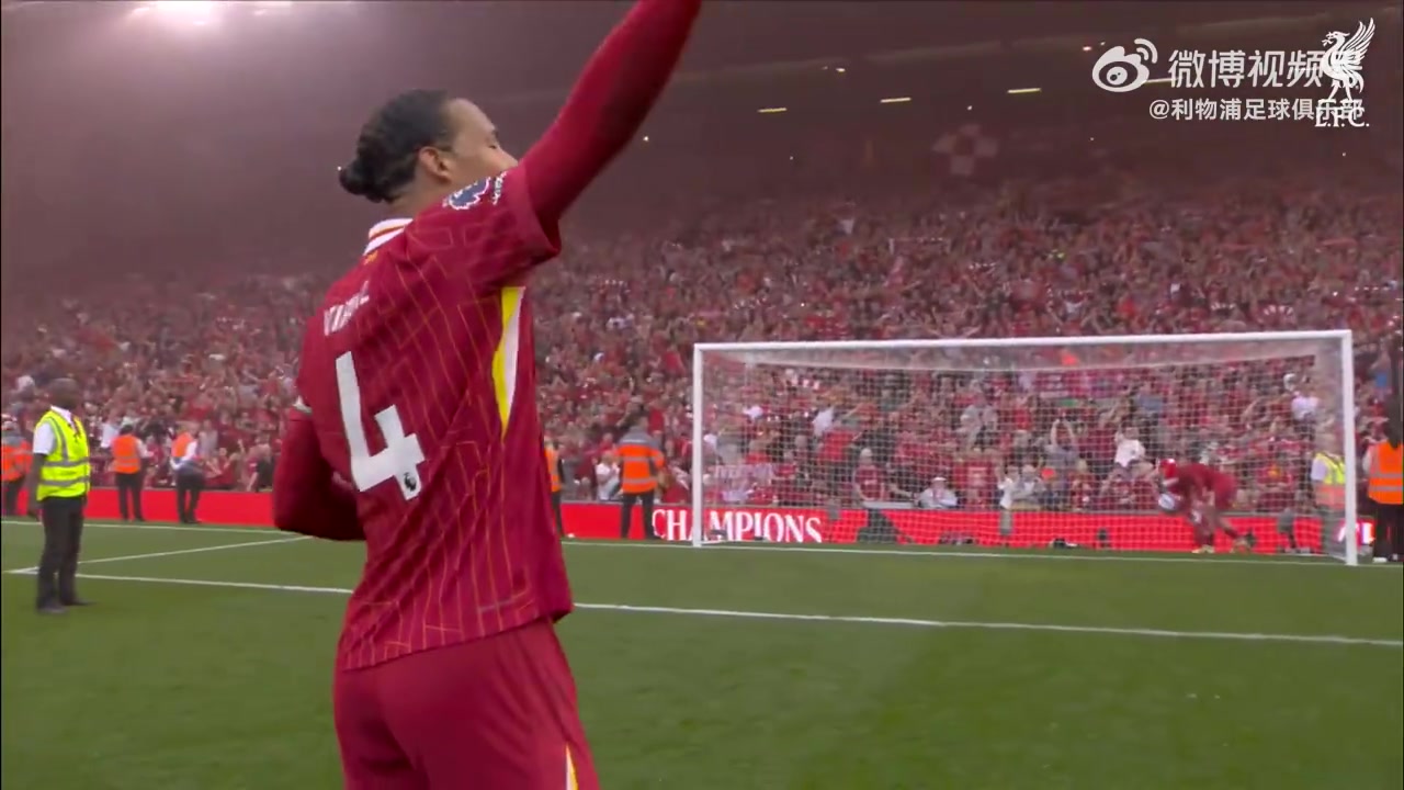 ag九游会亚洲真人第一品牌利物浦官微：嘹亮的歌吻着安菲尔德🏟️沸腾中我们共同诉说的情话🎶