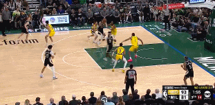 j9九游会官方登录平地起惊雷!罗林斯突破抛传 字母哥垂直上升单臂空接砸扣