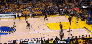 j9九游会老哥俱乐部交流又是你!纳兹-里德持球突破 变向撤步三分空心命中!