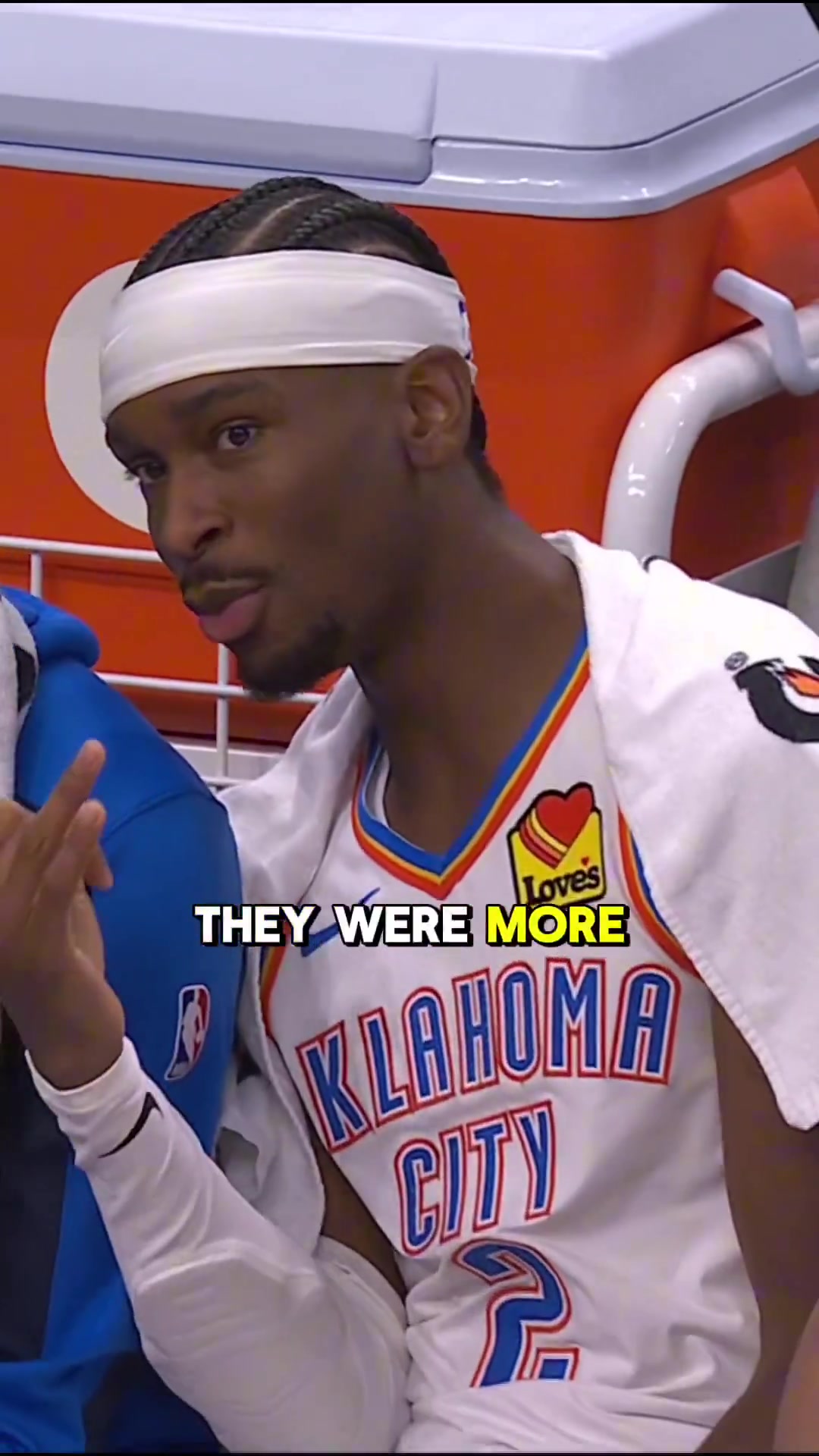 九游会·j9官方网站现场分析🤩！麦克风捕捉到SGA在板凳席上与队友探讨输球原因